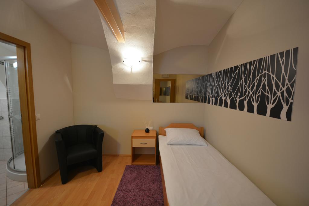 Rooms & Apartments Kepic, Airport Accomodation Cerklje na Gorenjskem Habitación foto